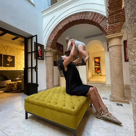 Claude Hotel