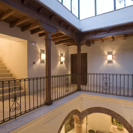 Hotel Claude 4*