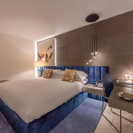 Hotel Claude 4*