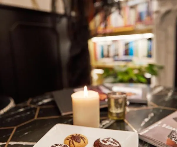 Claude Hotel 4*