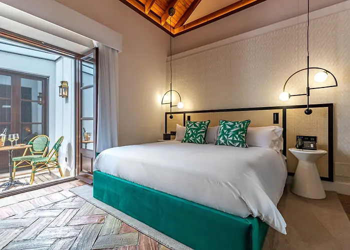 Claude Hotel