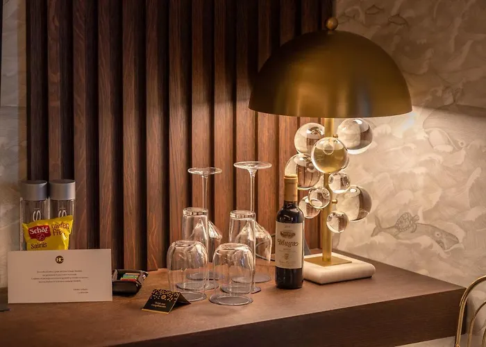 Claude Hotel