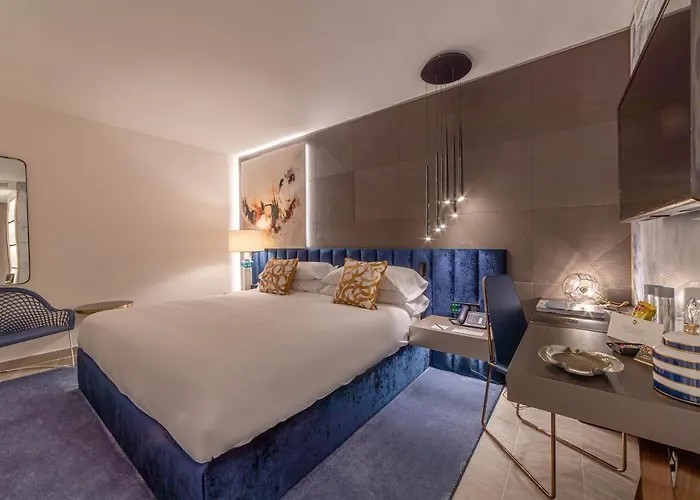 Hotel Claude 4*